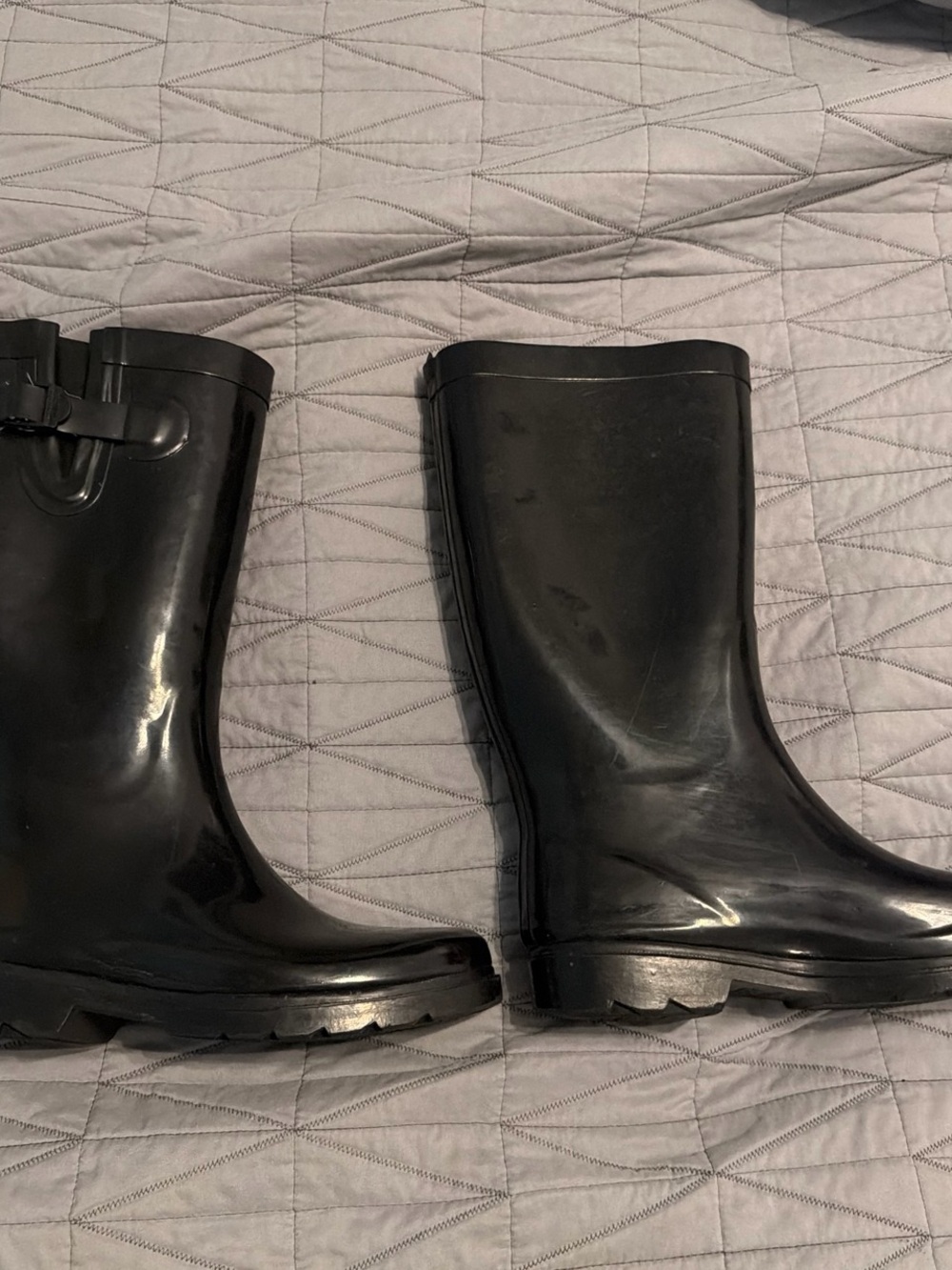 Capelli of New York Black Rain Boots with red lining